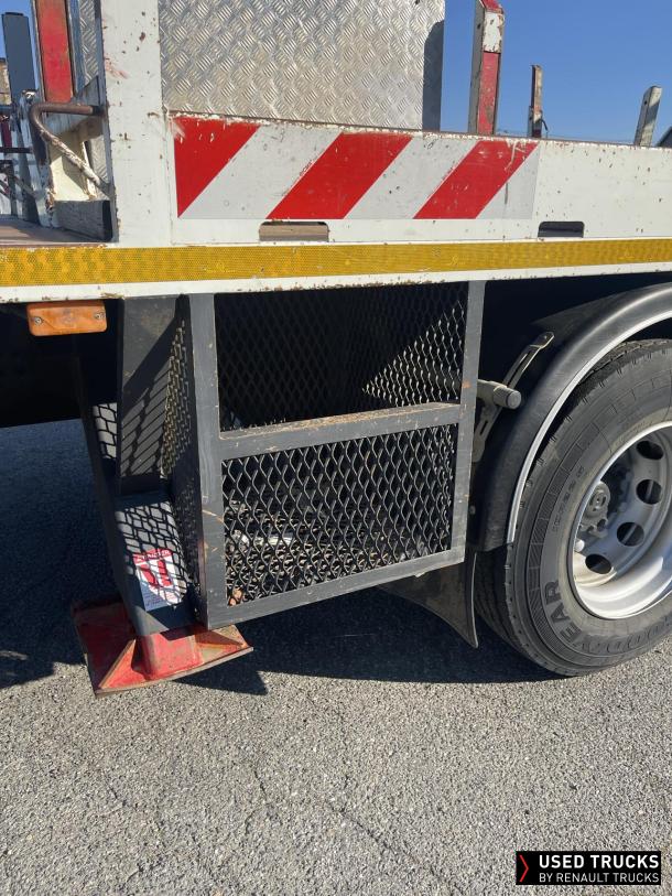 Renault Trucks D
                                            240