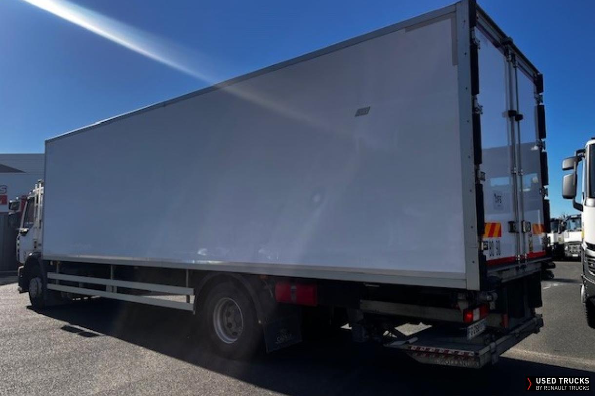 Renault Trucks D Wide 320