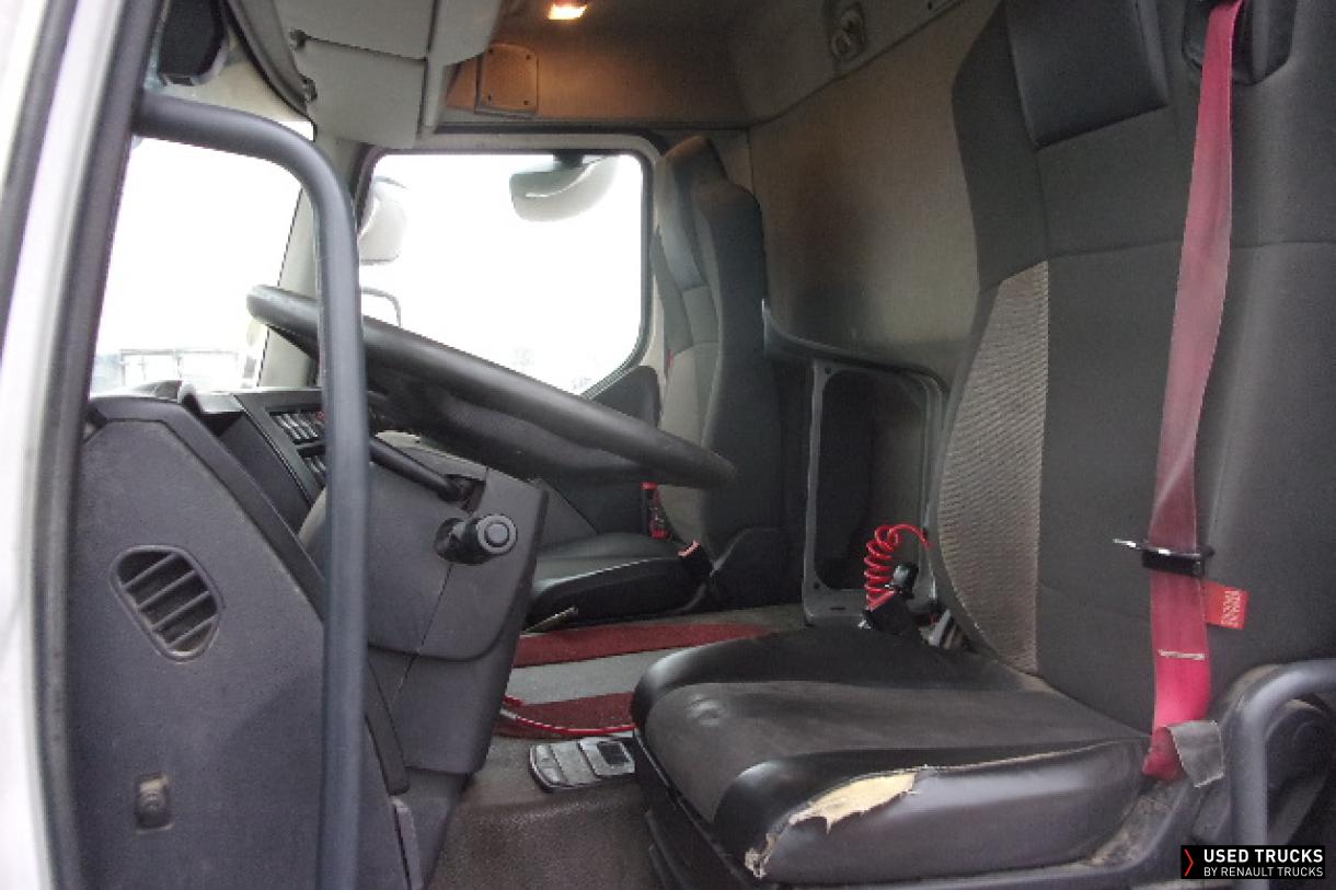 Renault Trucks D Wide 320