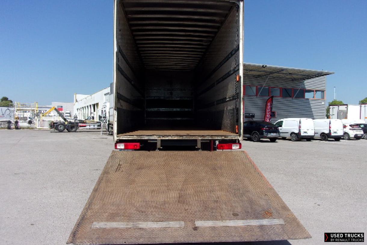 Renault Trucks D 320