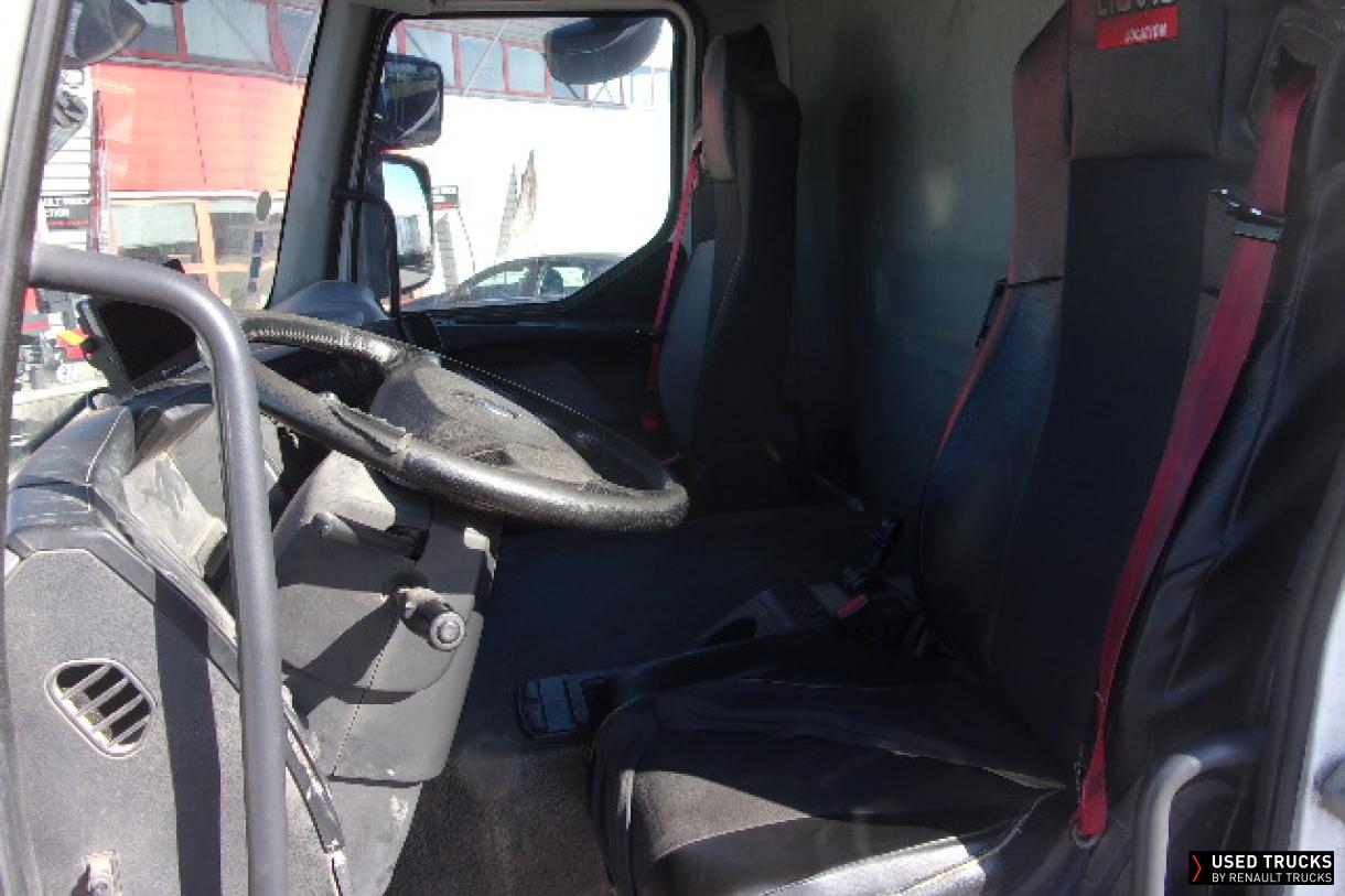 Renault Trucks D Wide 320