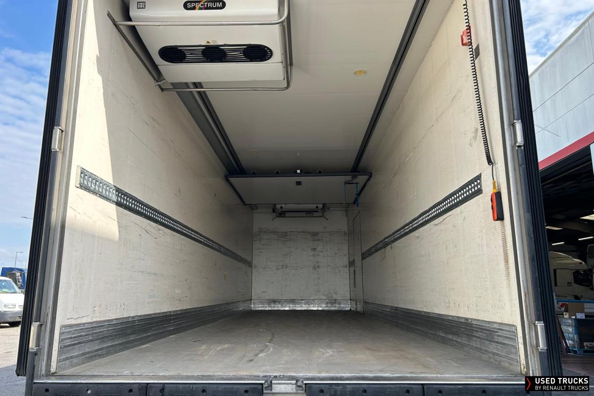 Renault Trucks D Wide 320