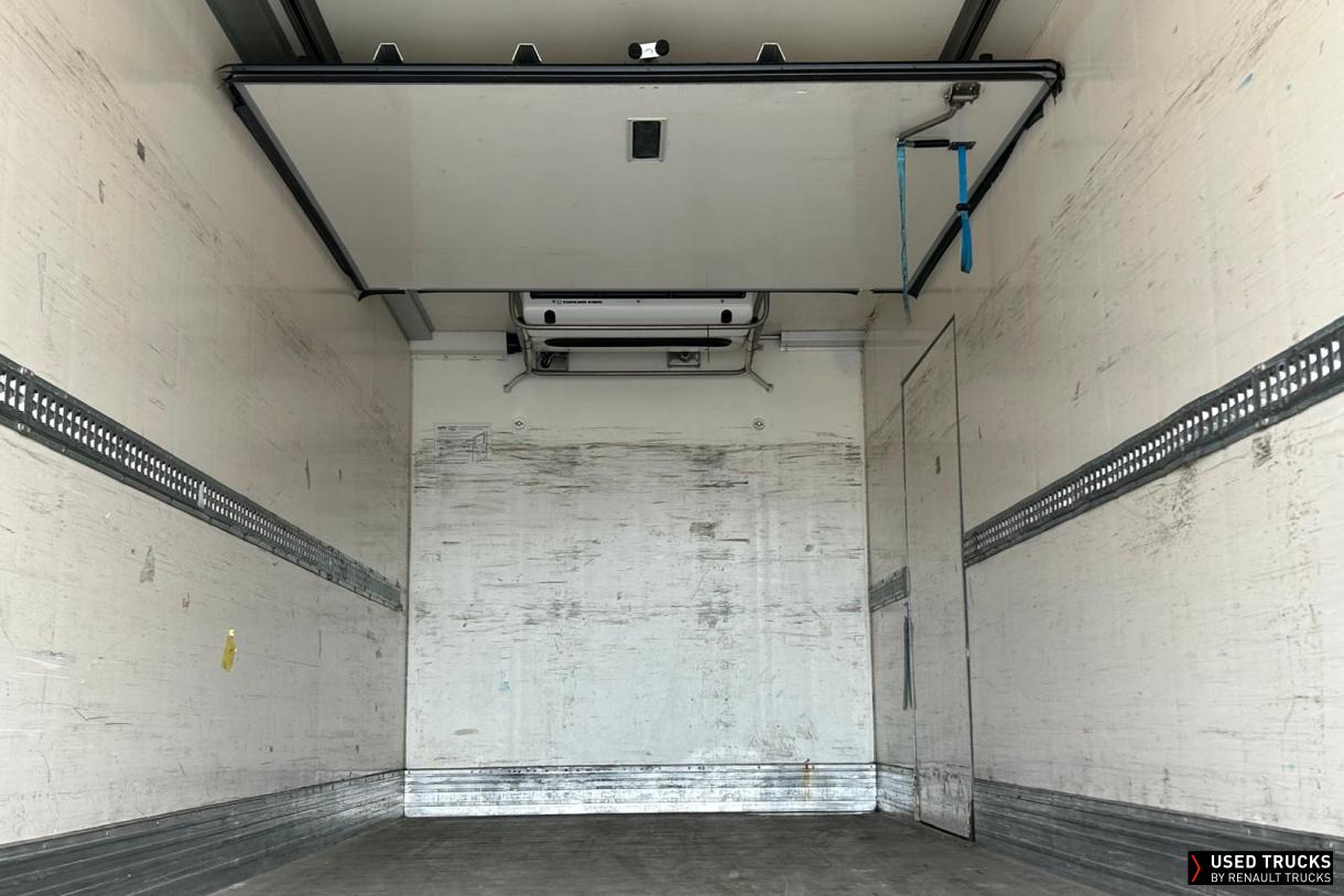 Renault Trucks D Wide 320