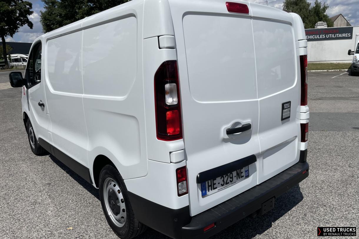 Renault Trucks Trafic 8