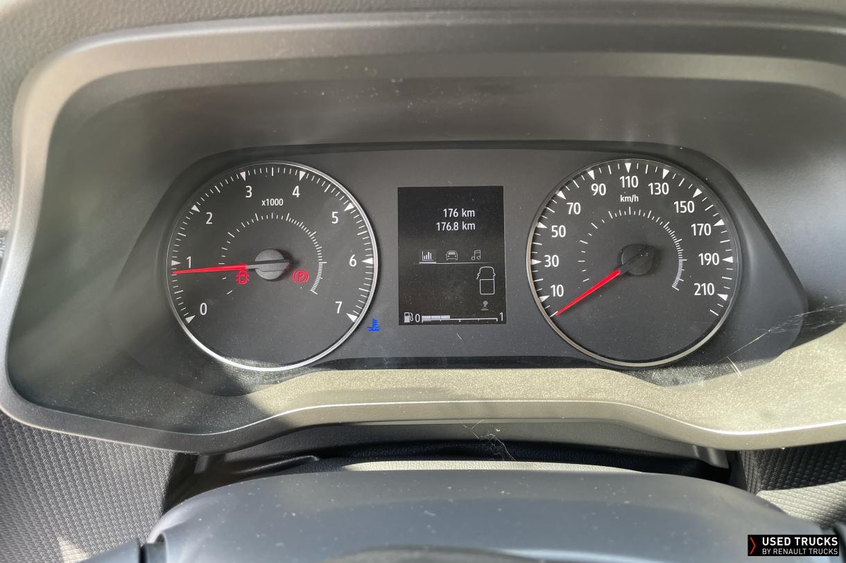 Renault Trucks Trafic 8