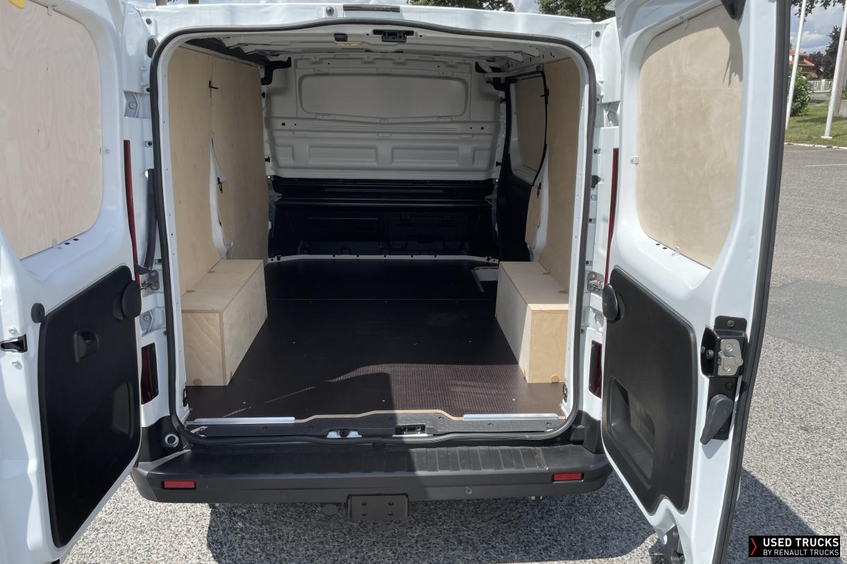 Renault Trucks Trafic 8