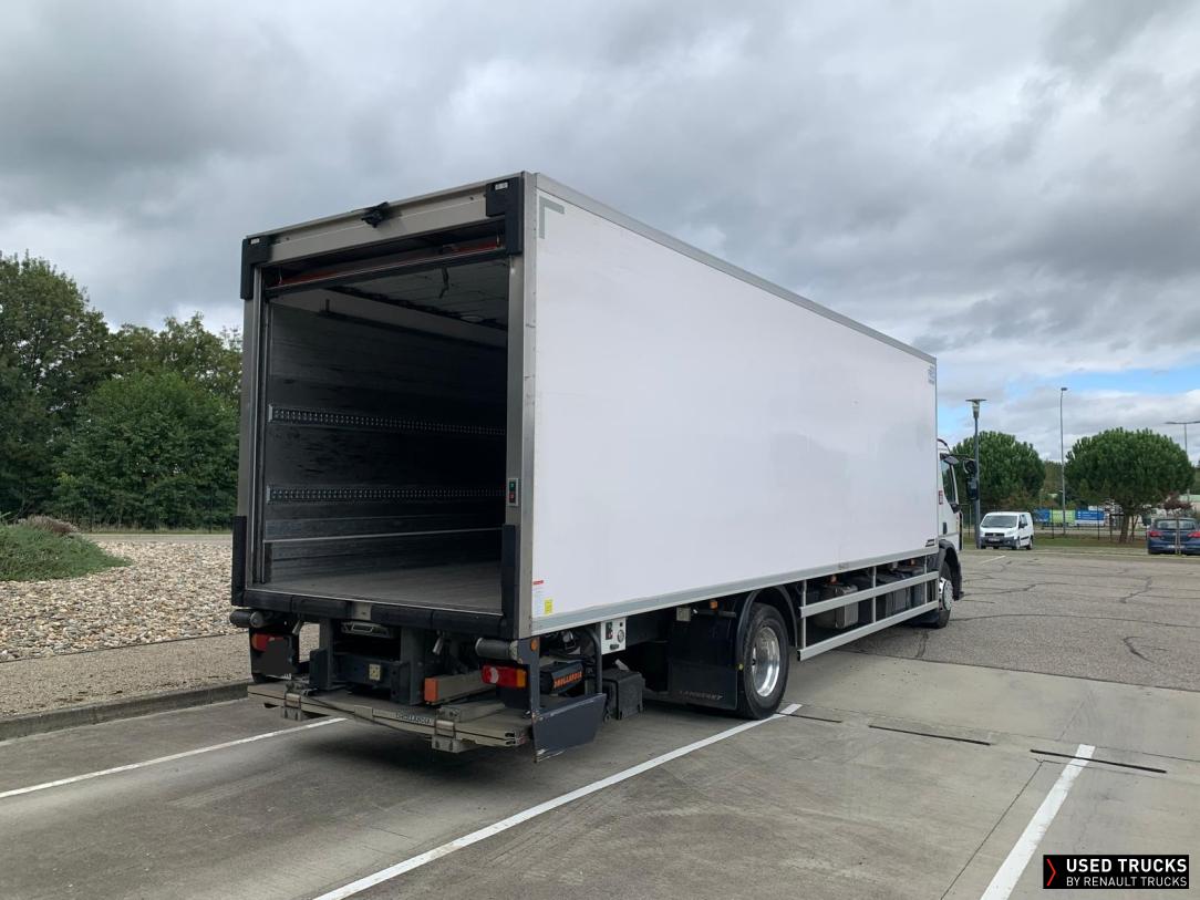 Renault Trucks D Wide 320