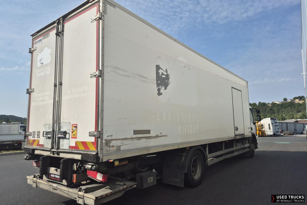 Renault Trucks D Wide 320