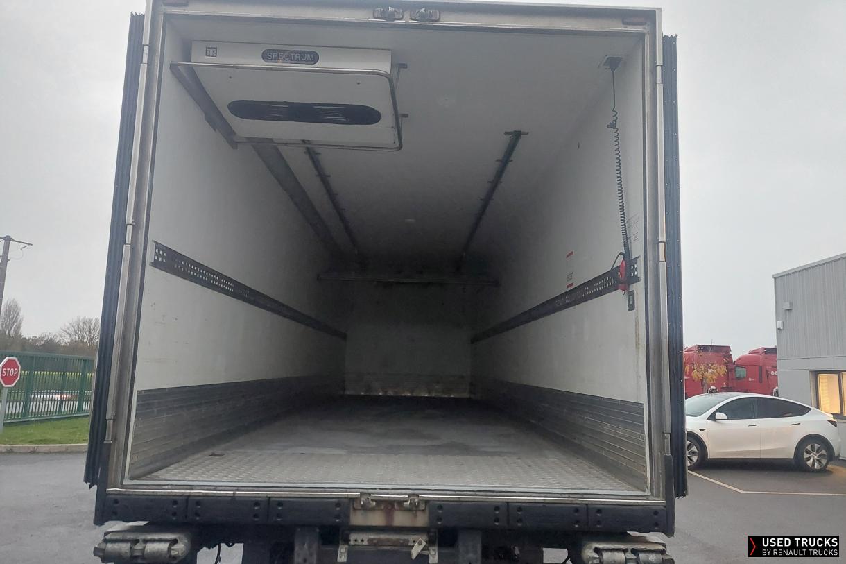 Renault Trucks D Wide 320