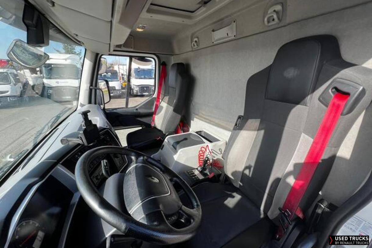 Renault Trucks D Wide 320