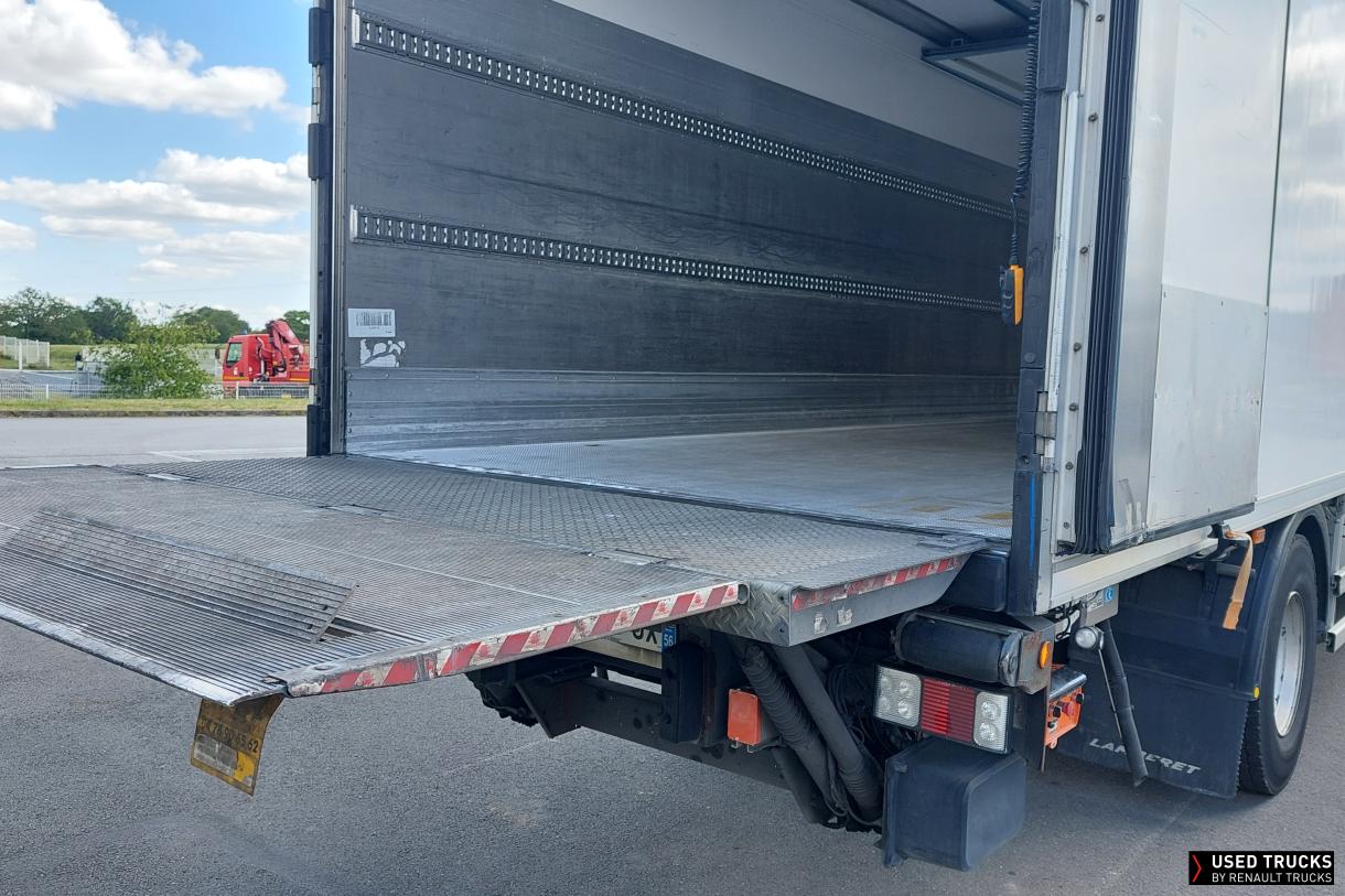 Renault Trucks D Wide 320