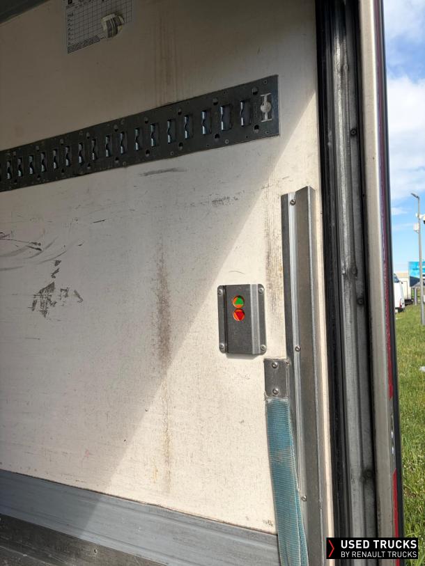 Renault Trucks D Wide 320