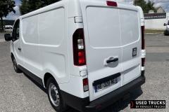 Renault Trucks Trafic
                                          8
