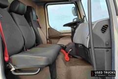 Renault Trucks D
                                          240